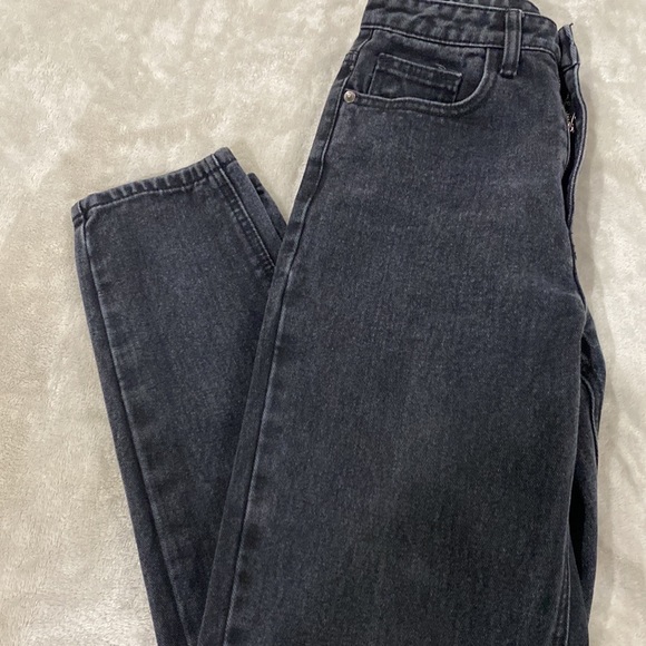 Prettylittlething mom jeans - Picture 2 of 3